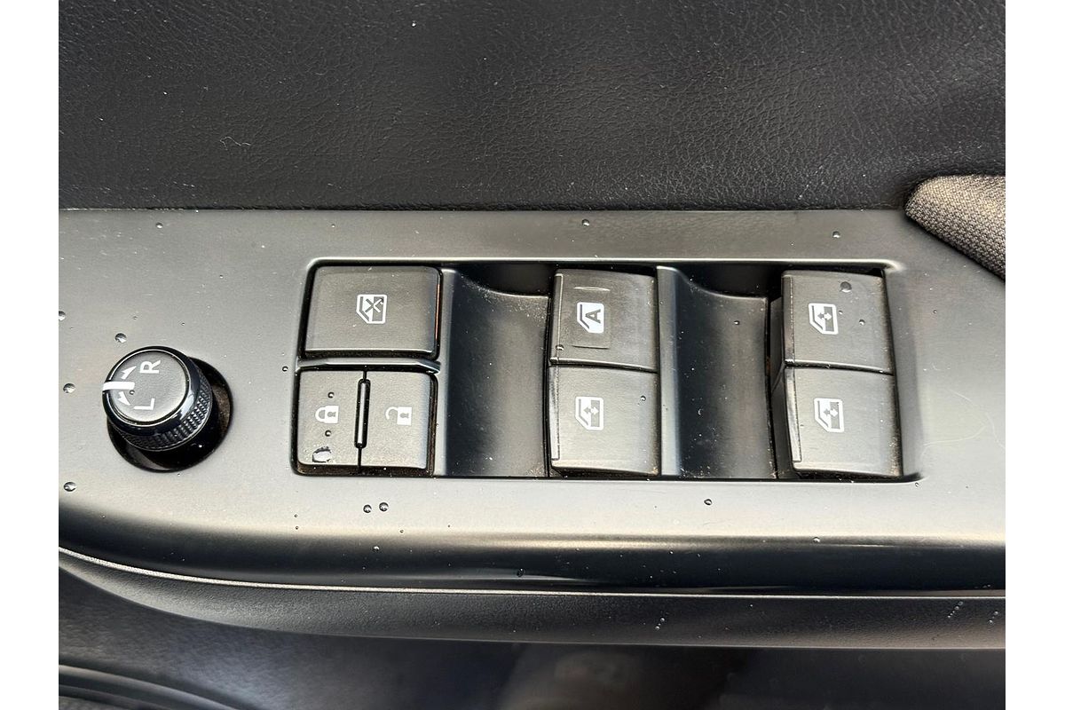 2015 Toyota Hilux SR GUN126R 4X4