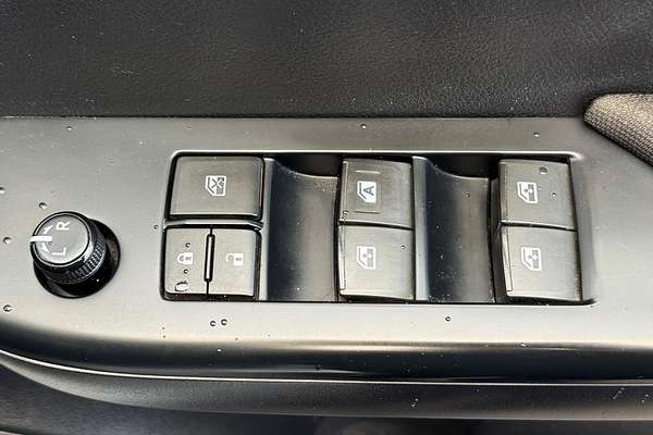 2015 Toyota Hilux SR GUN126R 4X4