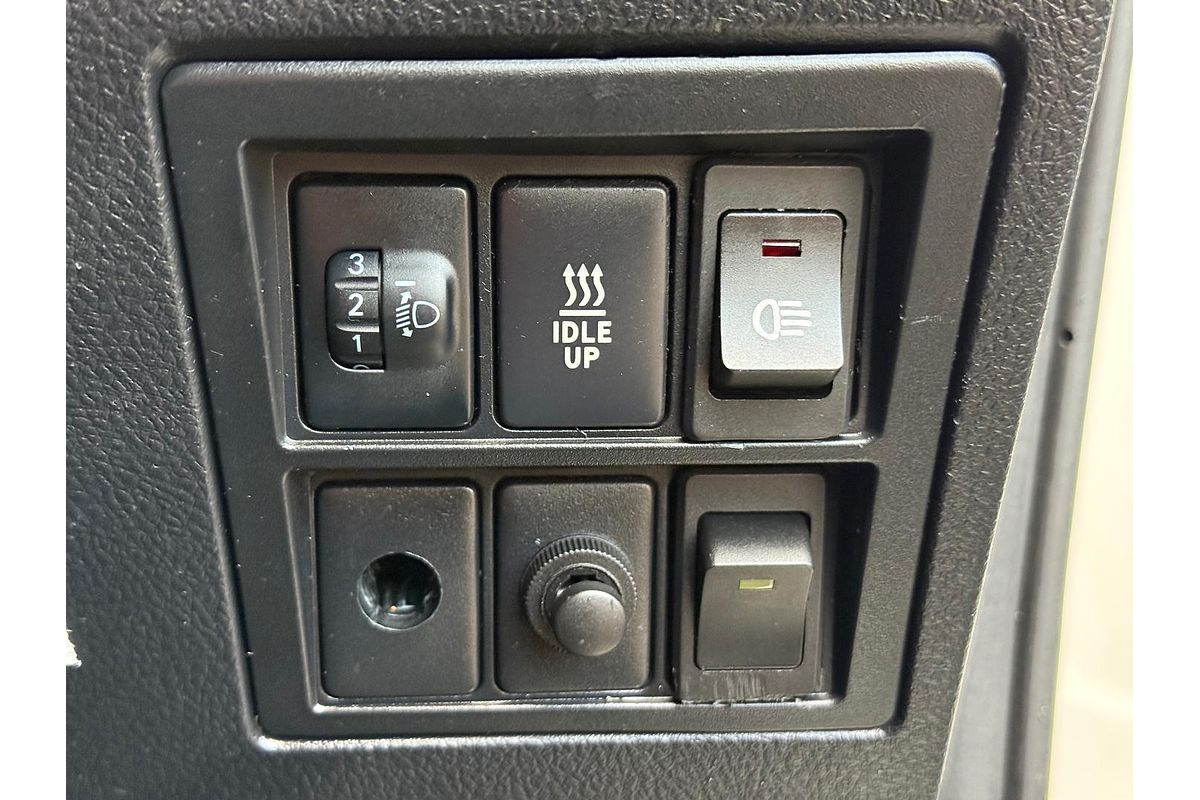 2015 Toyota Hilux SR GUN126R 4X4