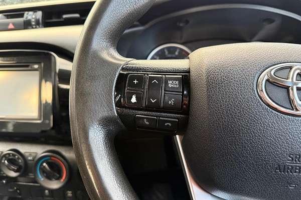 2015 Toyota Hilux SR GUN126R 4X4
