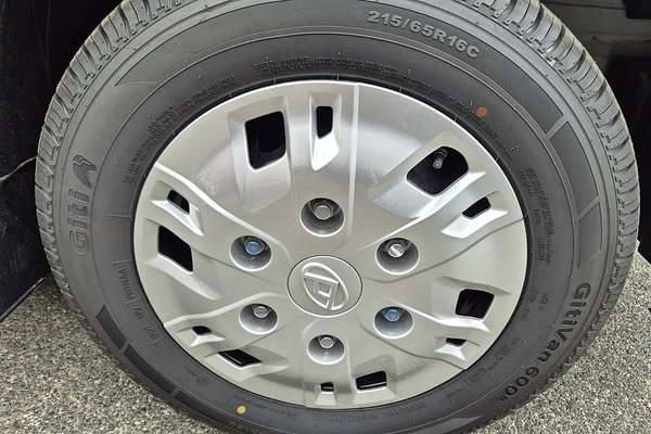 2025 LDV Deliver 7 SWB