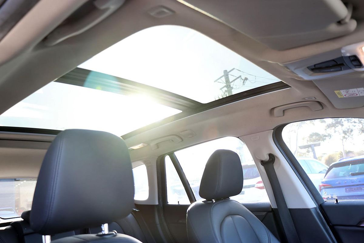 2016 BMW X1 sDrive18d F48