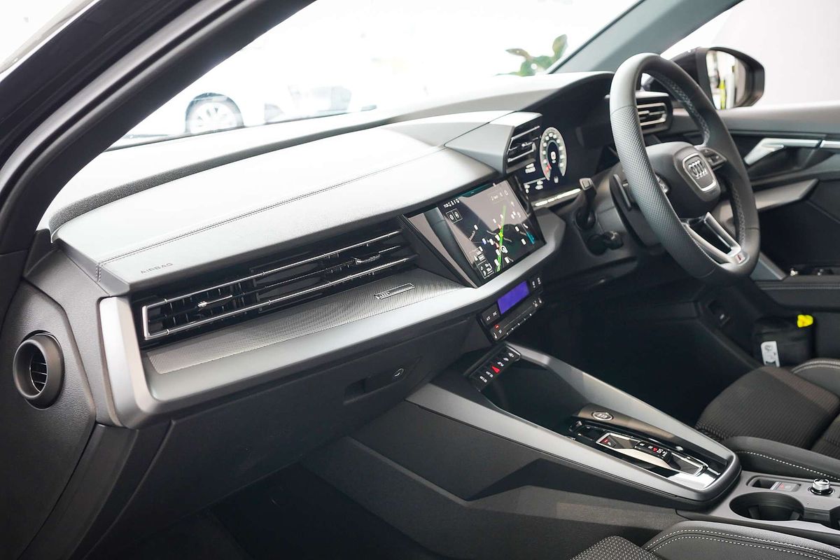 2024 Audi A3 35 TFSI S line GY