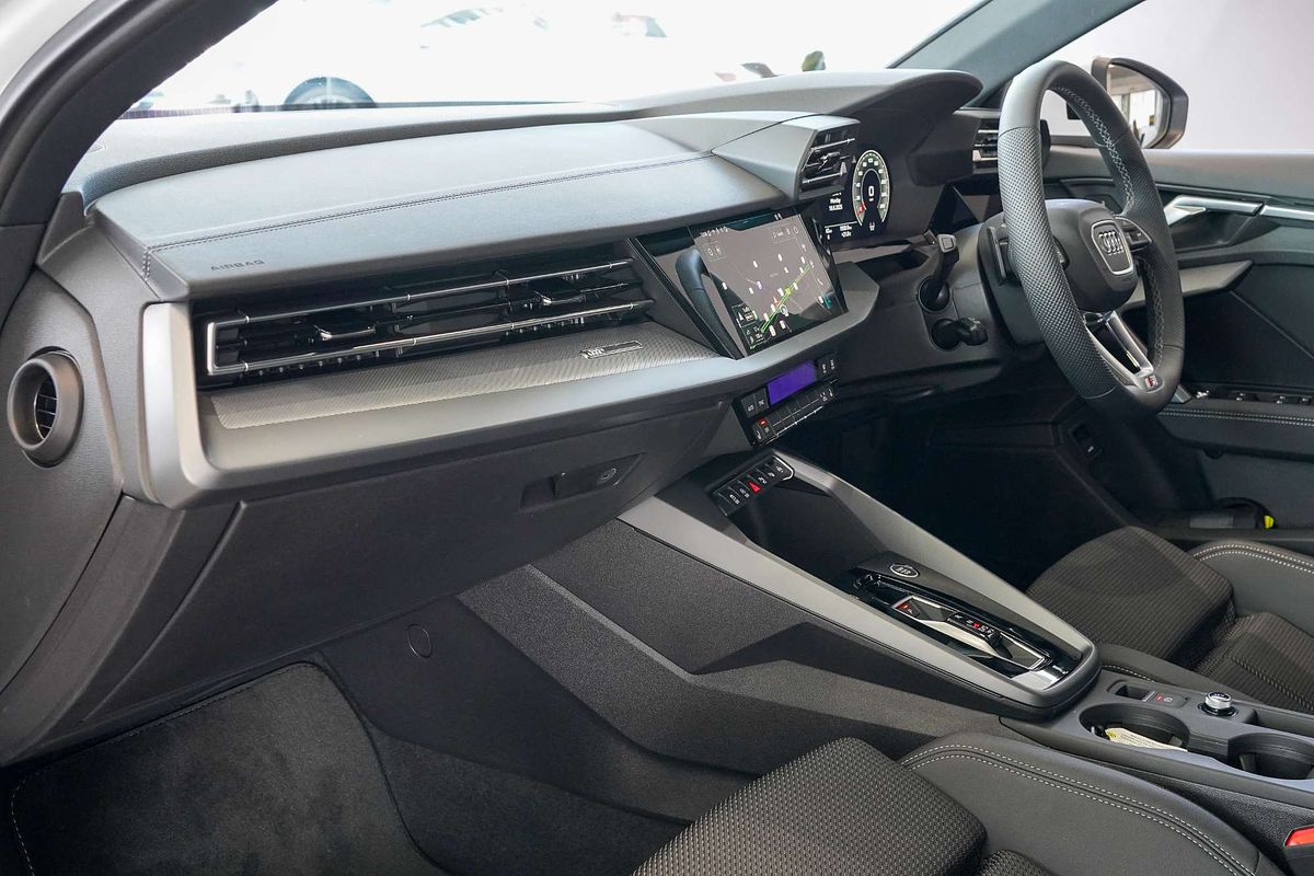 2024 Audi A3 35 TFSI S line GY