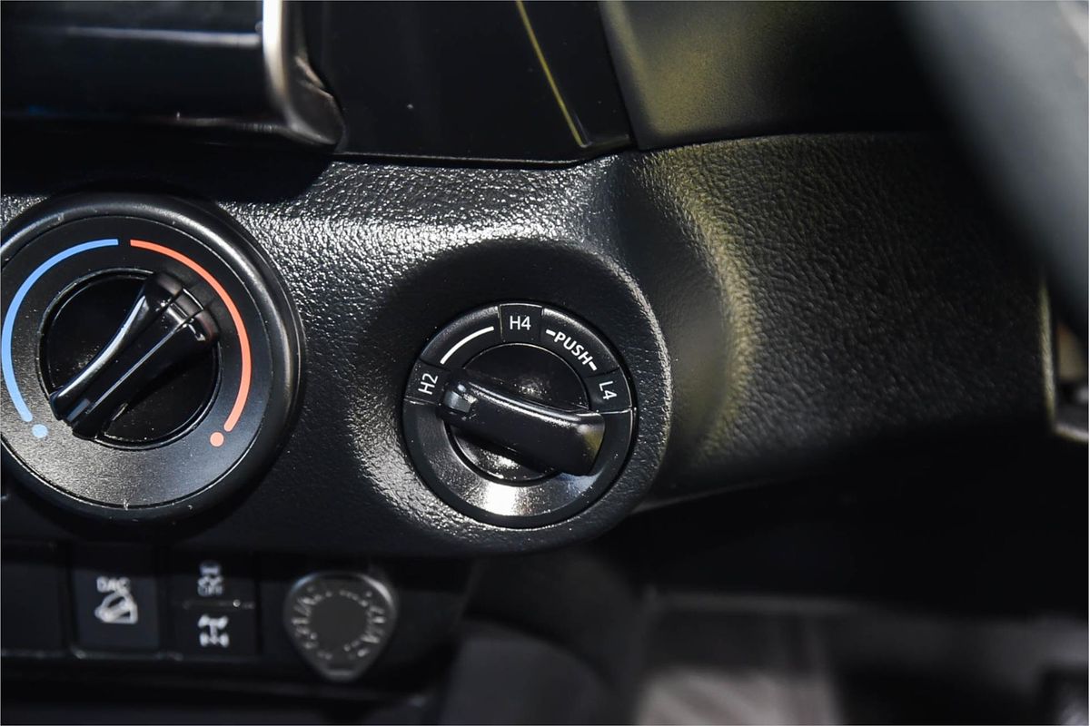 2020 Toyota Hilux SR GUN126R 4X4