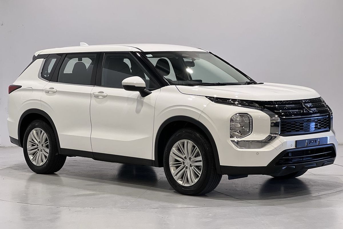 2023 Mitsubishi Outlander ES ZM