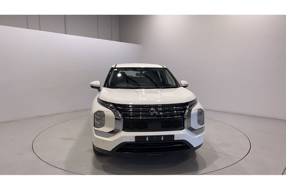 2023 Mitsubishi Outlander ES ZM