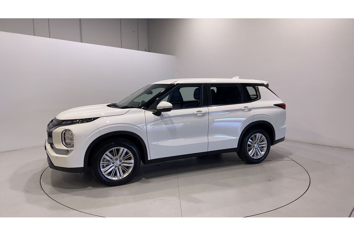 2023 Mitsubishi Outlander ES ZM