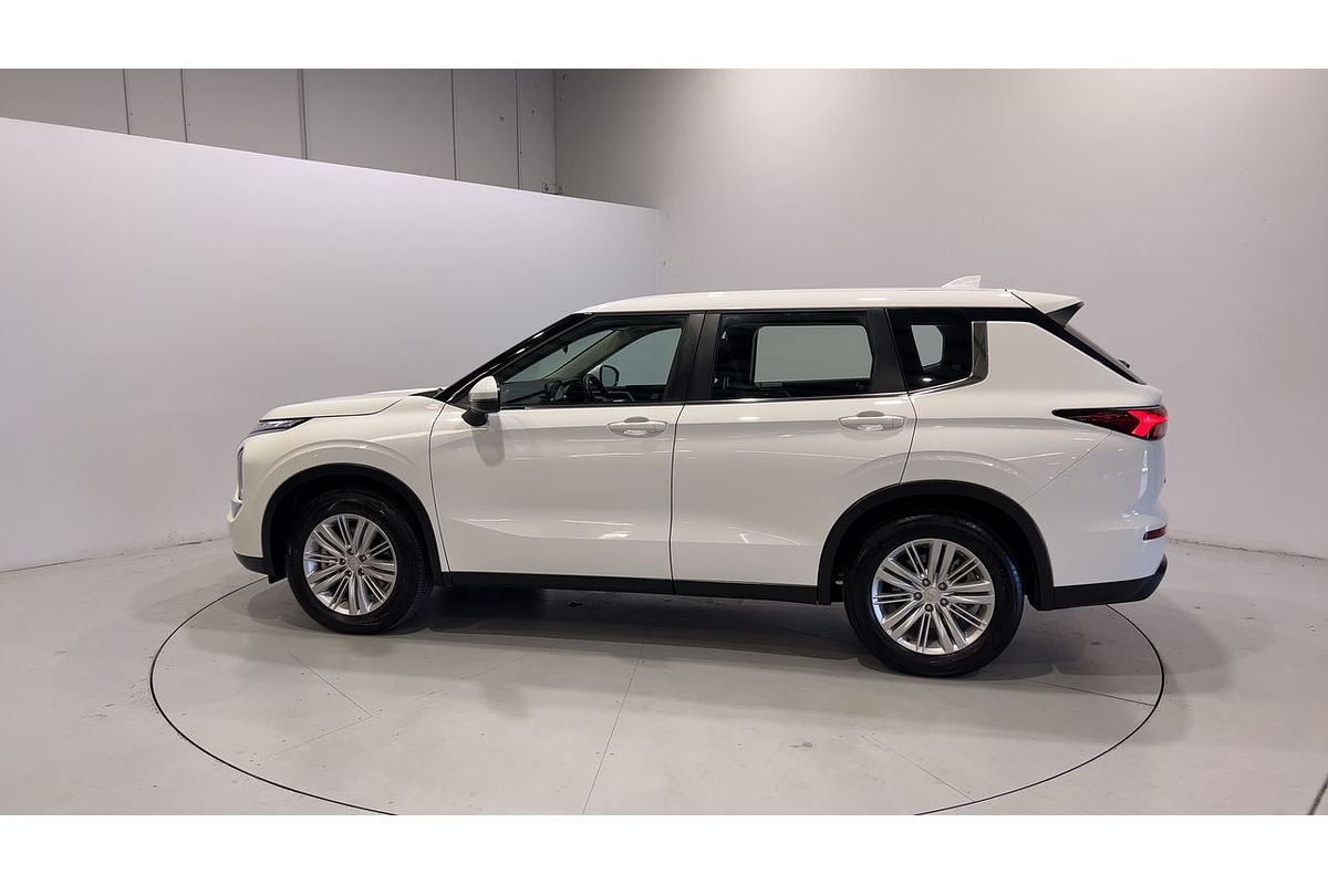 2023 Mitsubishi Outlander ES ZM