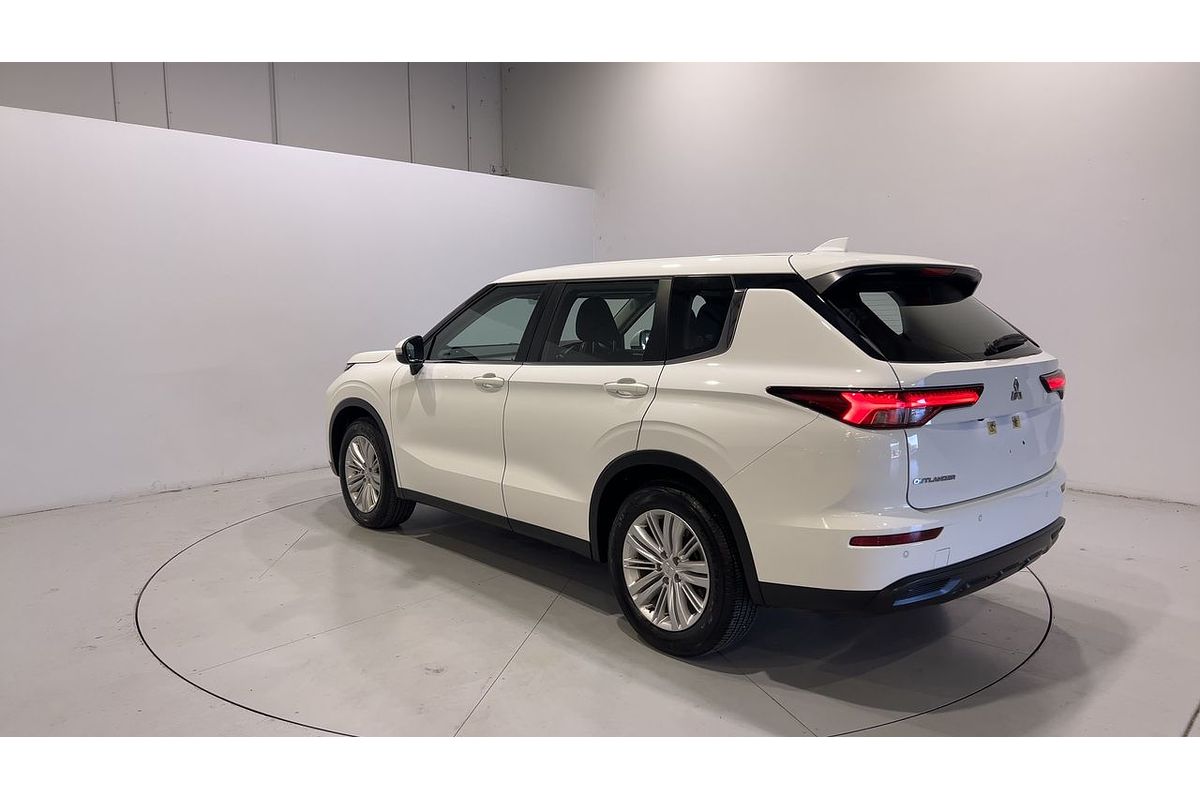 2023 Mitsubishi Outlander ES ZM