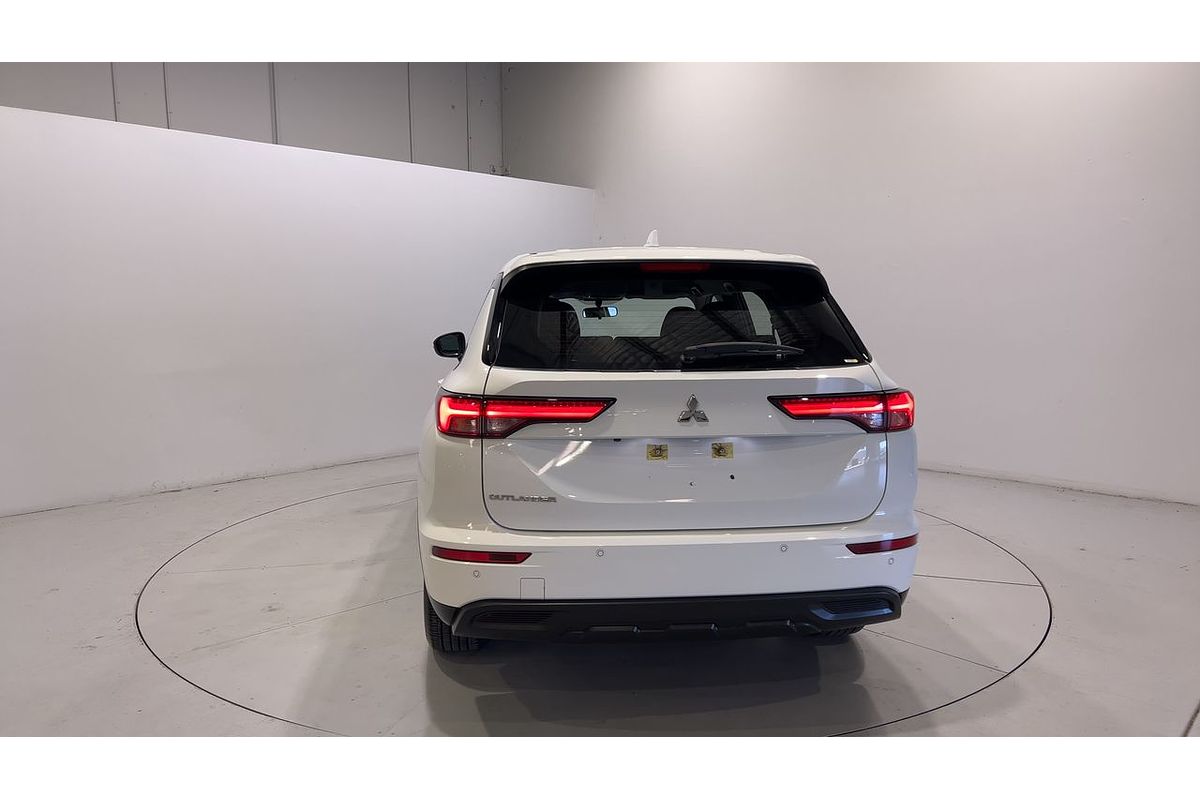 2023 Mitsubishi Outlander ES ZM