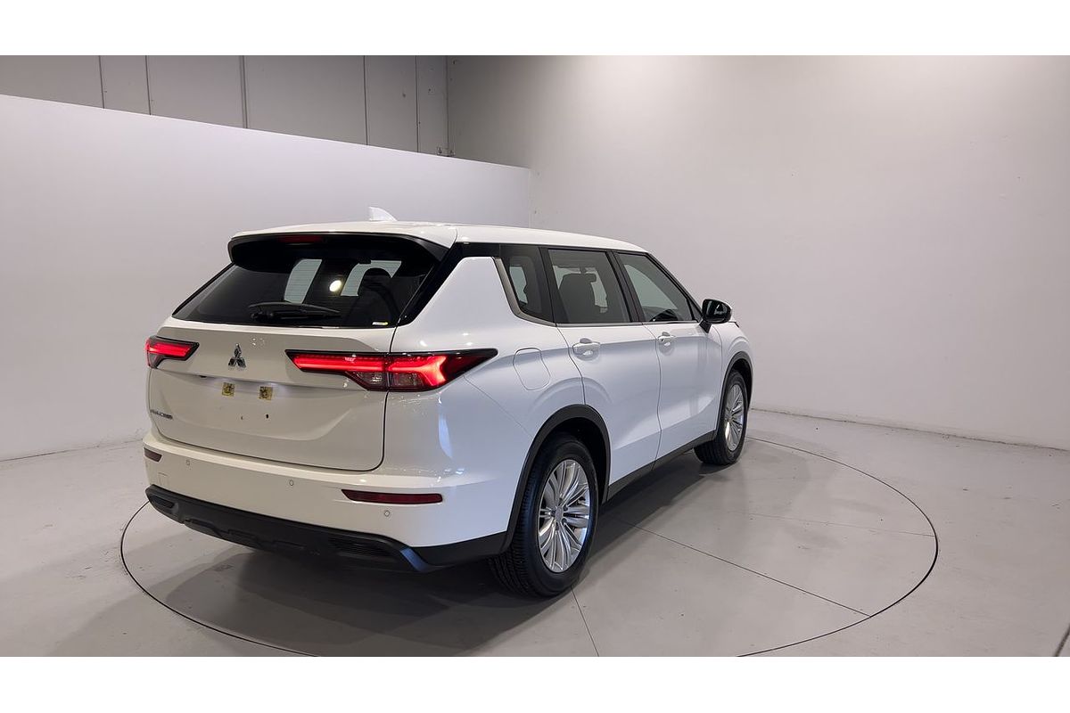 2023 Mitsubishi Outlander ES ZM