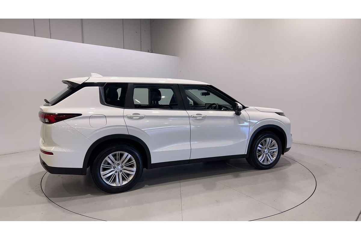 2023 Mitsubishi Outlander ES ZM