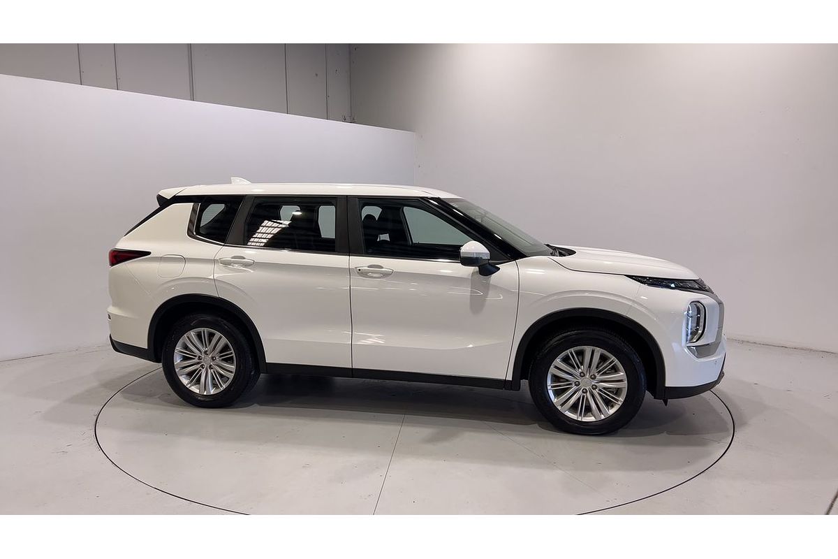2023 Mitsubishi Outlander ES ZM