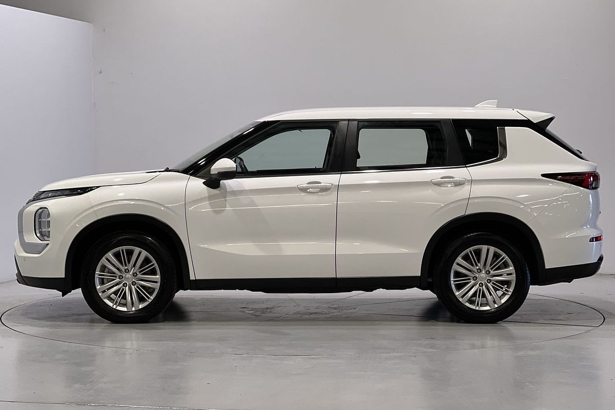 2023 Mitsubishi Outlander ES ZM