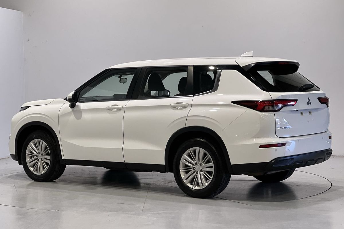 2023 Mitsubishi Outlander ES ZM