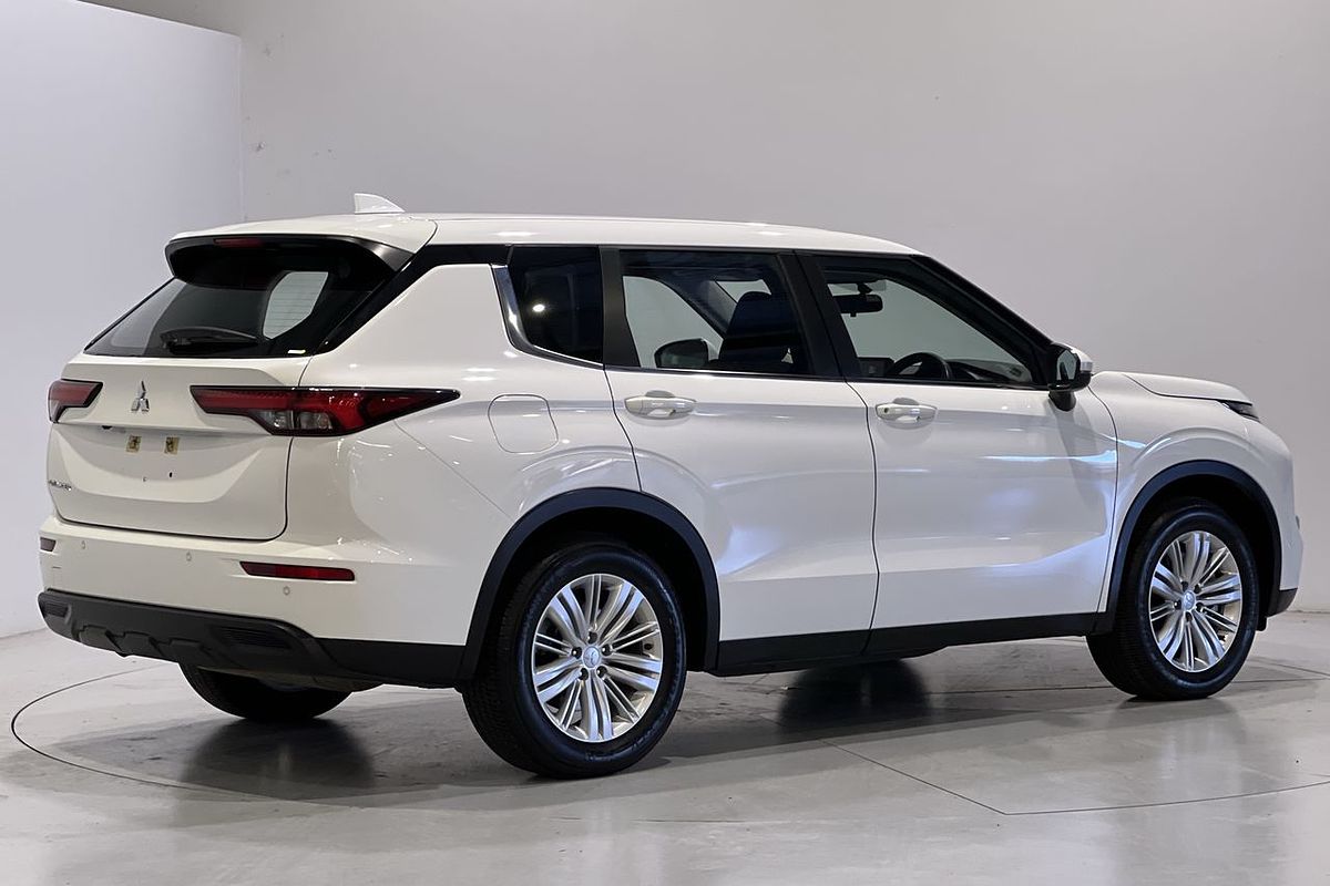 2023 Mitsubishi Outlander ES ZM