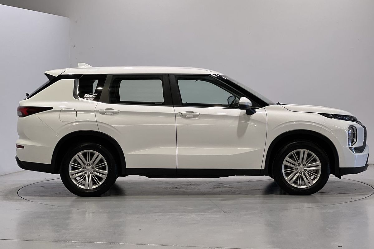 2023 Mitsubishi Outlander ES ZM