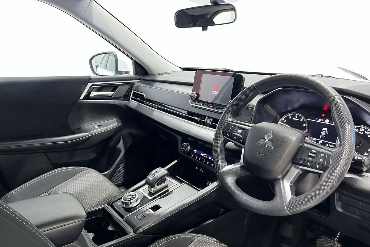 2023 Mitsubishi Outlander ES ZM