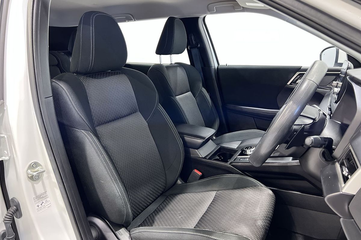 2023 Mitsubishi Outlander ES ZM
