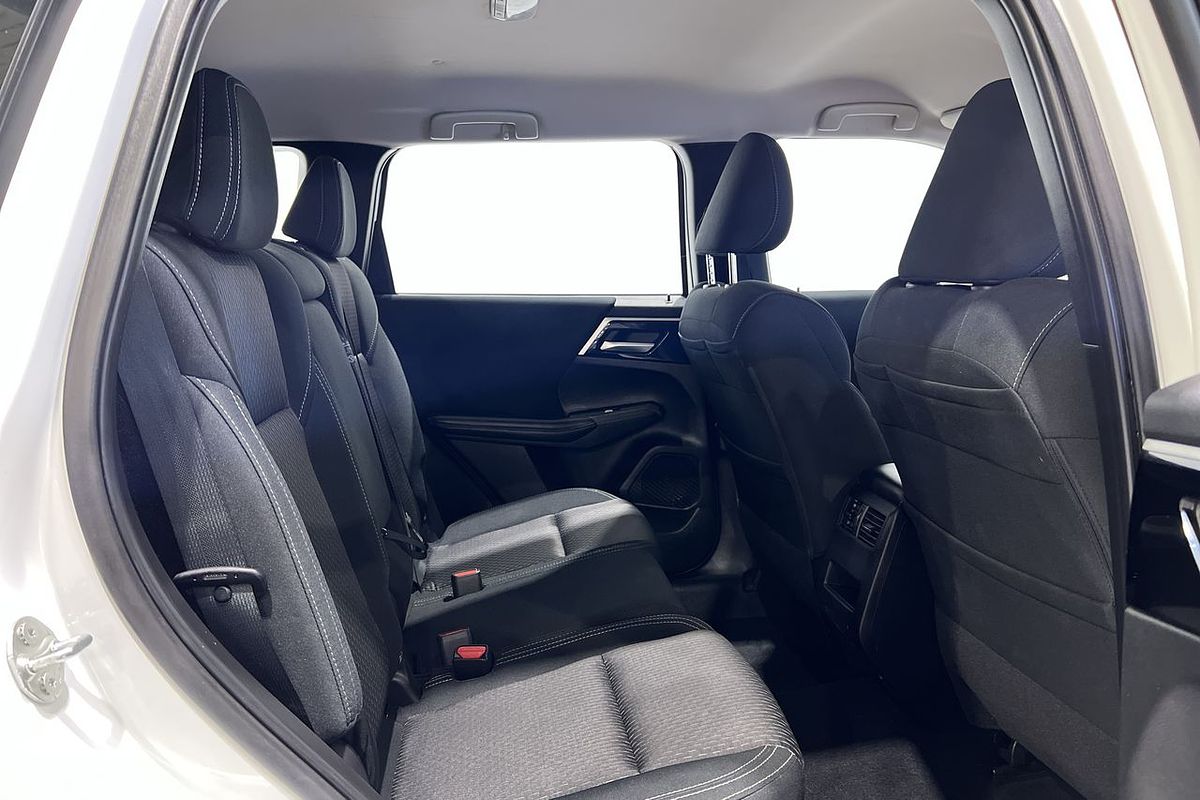 2023 Mitsubishi Outlander ES ZM