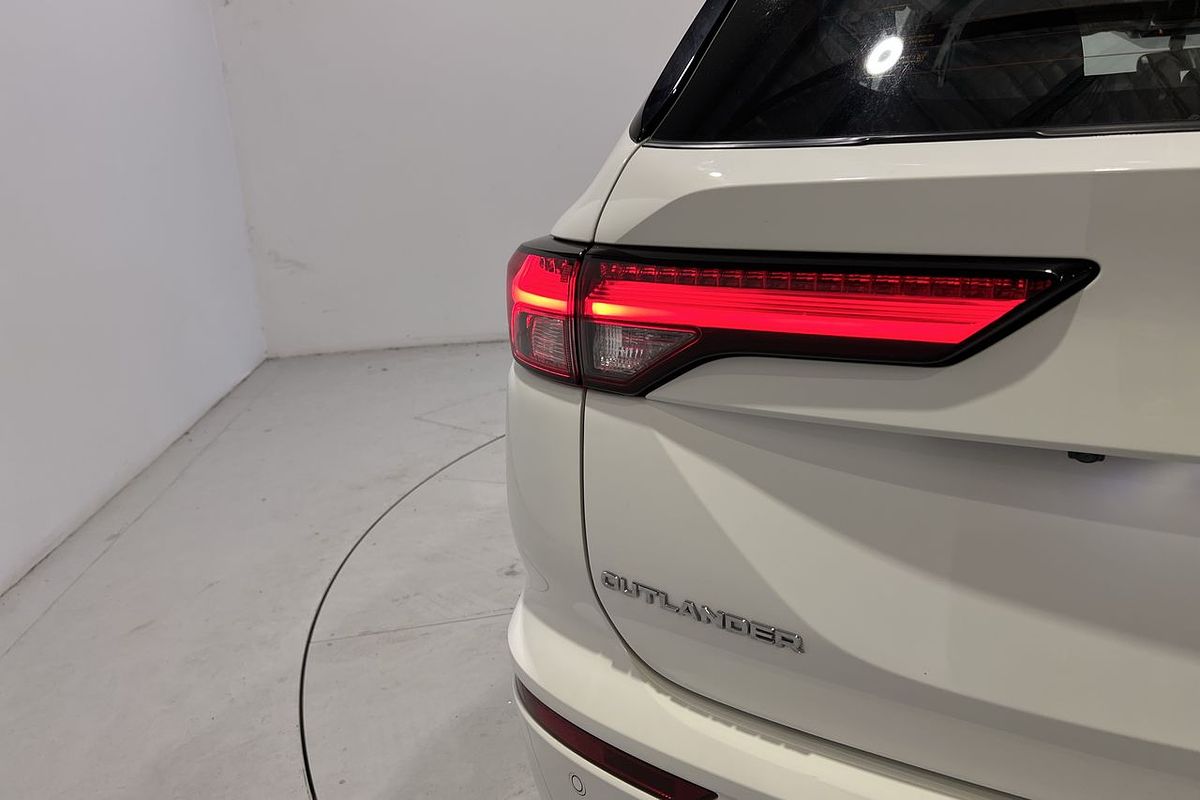 2023 Mitsubishi Outlander ES ZM