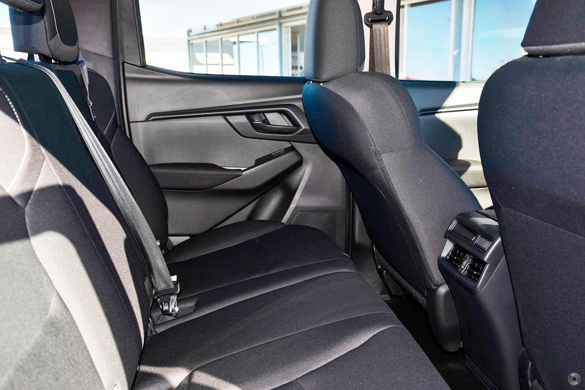 2025 Isuzu D-MAX SX 4X4
