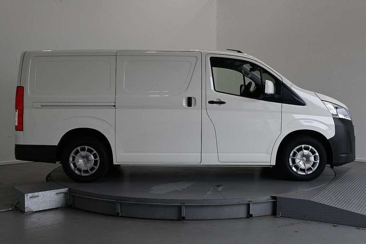 2024 Toyota Hiace LWB (4 DOOR OPTION) GDH300R