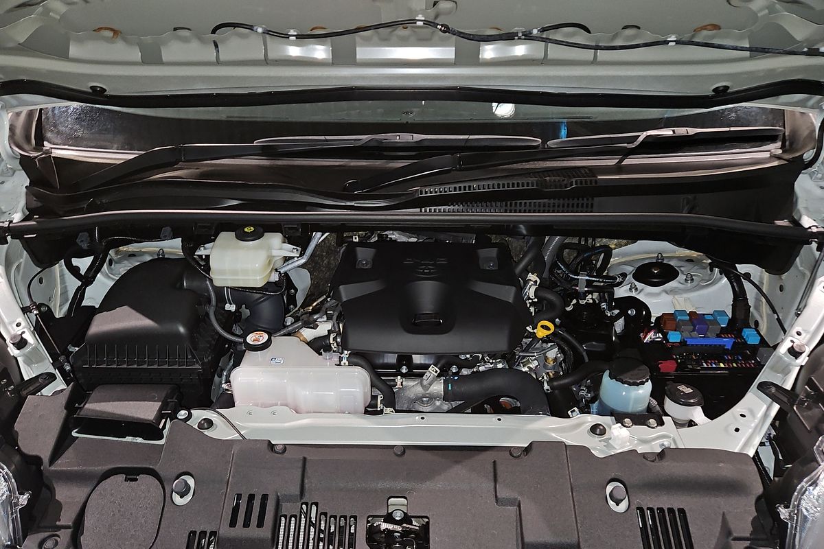 2021 Toyota Hiace Commuter GDH322R