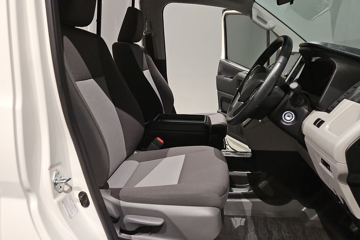 2021 Toyota Hiace Commuter GDH322R
