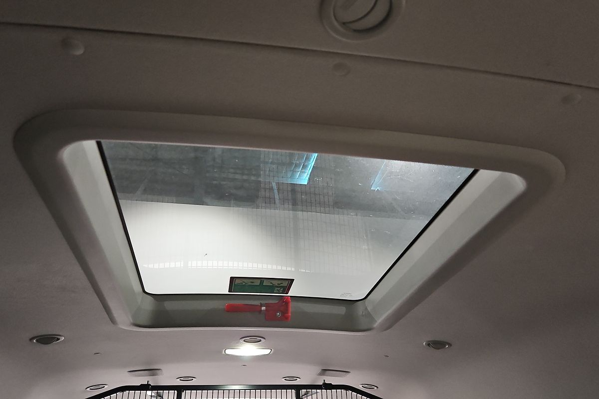 2021 Toyota Hiace Commuter GDH322R