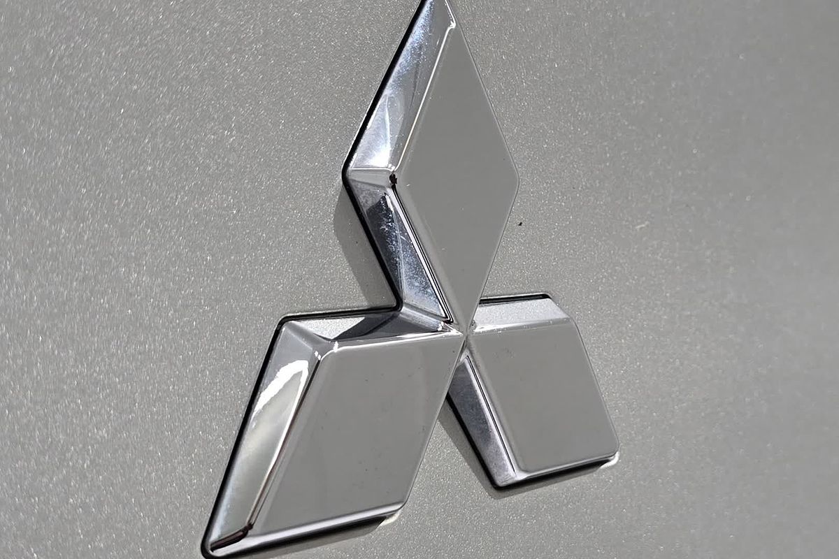 2023 Mitsubishi OUTLANDER OUTLANDER ES 7 SEAT (2WD) ZM2M46