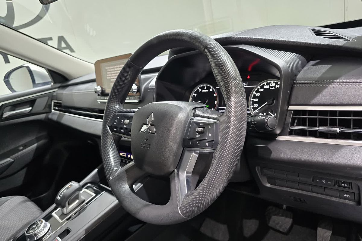 2023 Mitsubishi OUTLANDER OUTLANDER ES 7 SEAT (2WD) ZM2M46
