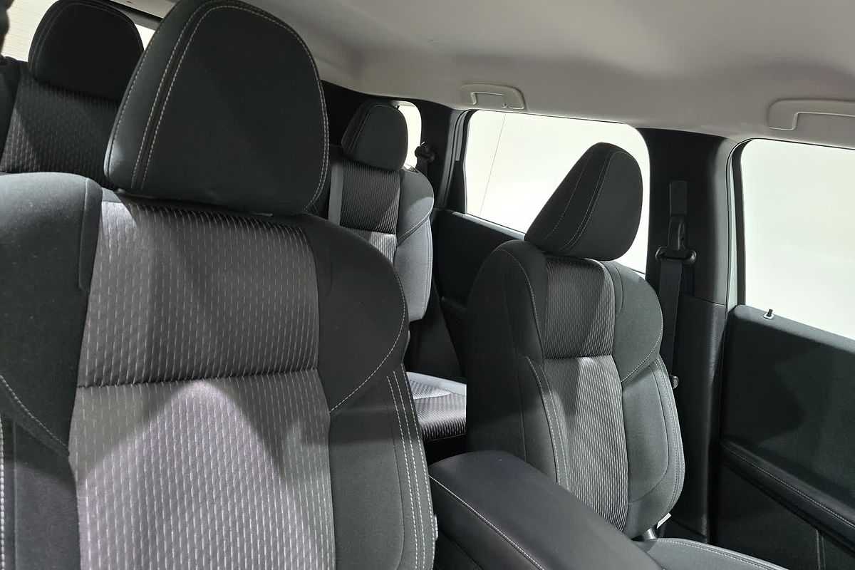 2023 Mitsubishi OUTLANDER OUTLANDER ES 7 SEAT (2WD) ZM2M46