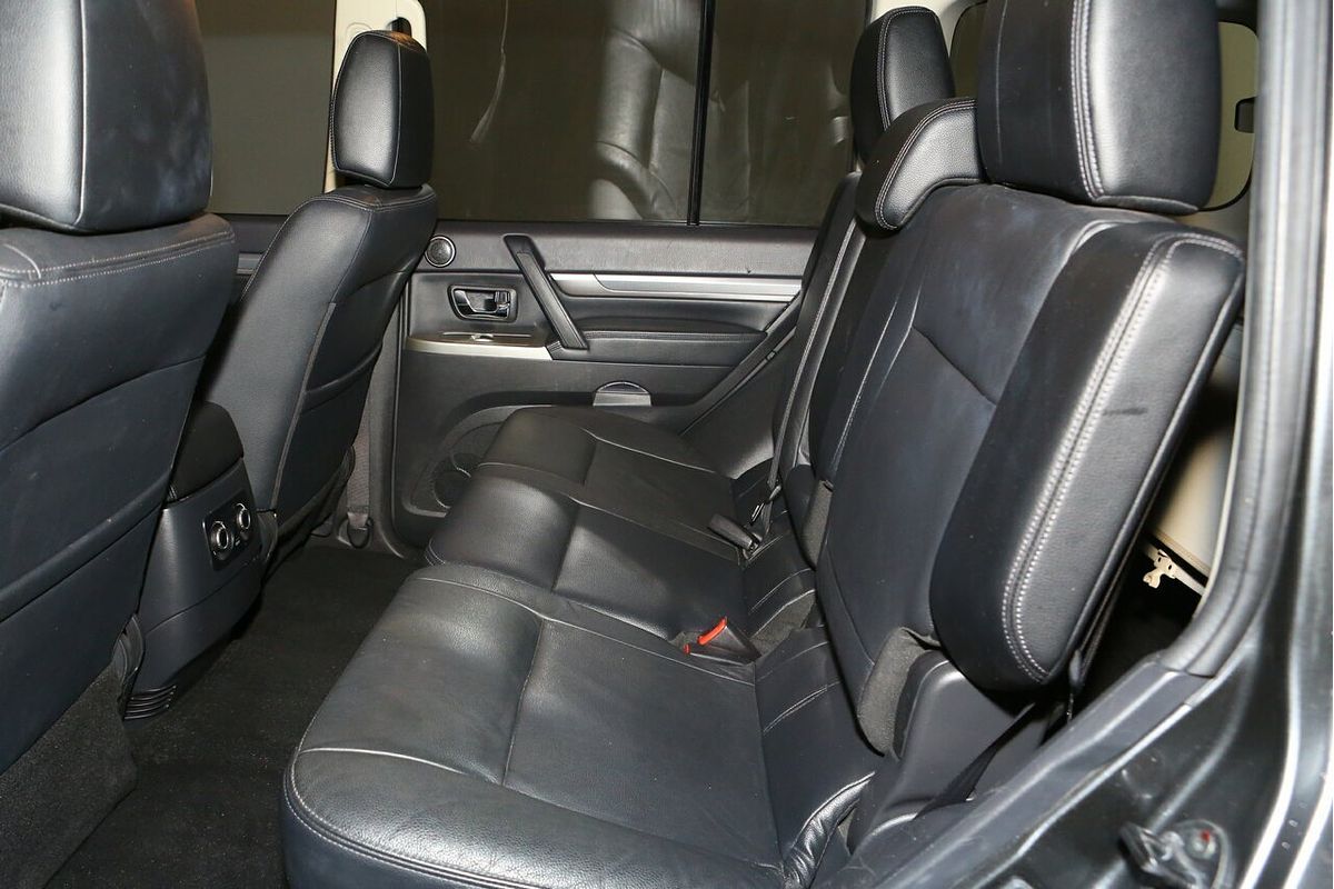 2020 Mitsubishi Pajero Exceed NX