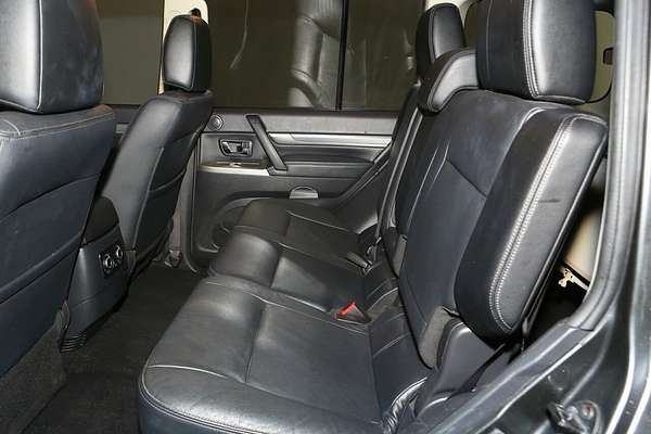 2020 Mitsubishi Pajero Exceed NX