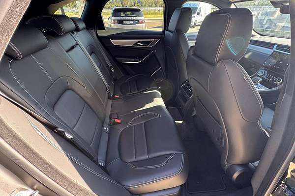 2024 Jaguar F-PACE P250 R-Dynamic SE X761