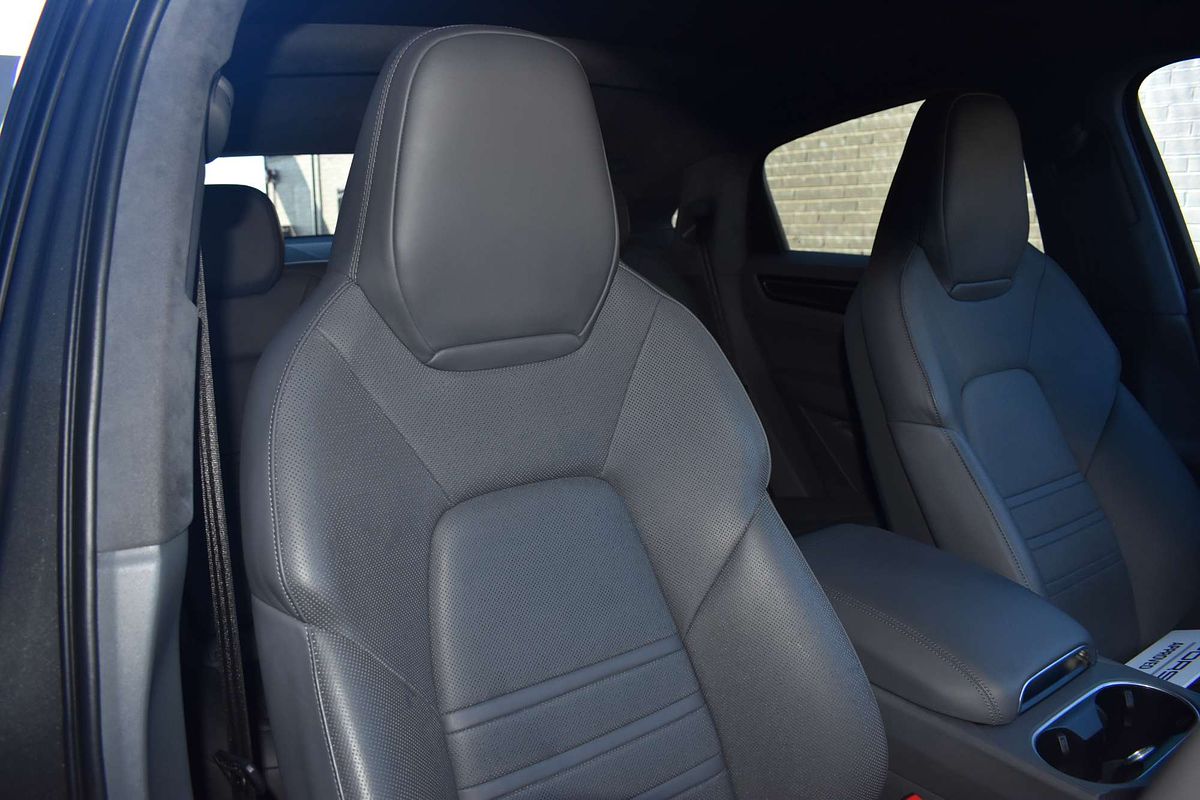 2022 Porsche Cayenne GTS 9YB