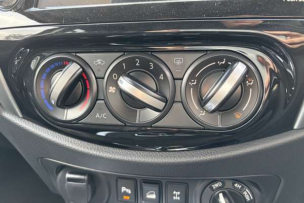 2024 Nissan Navara ST D23 4X4