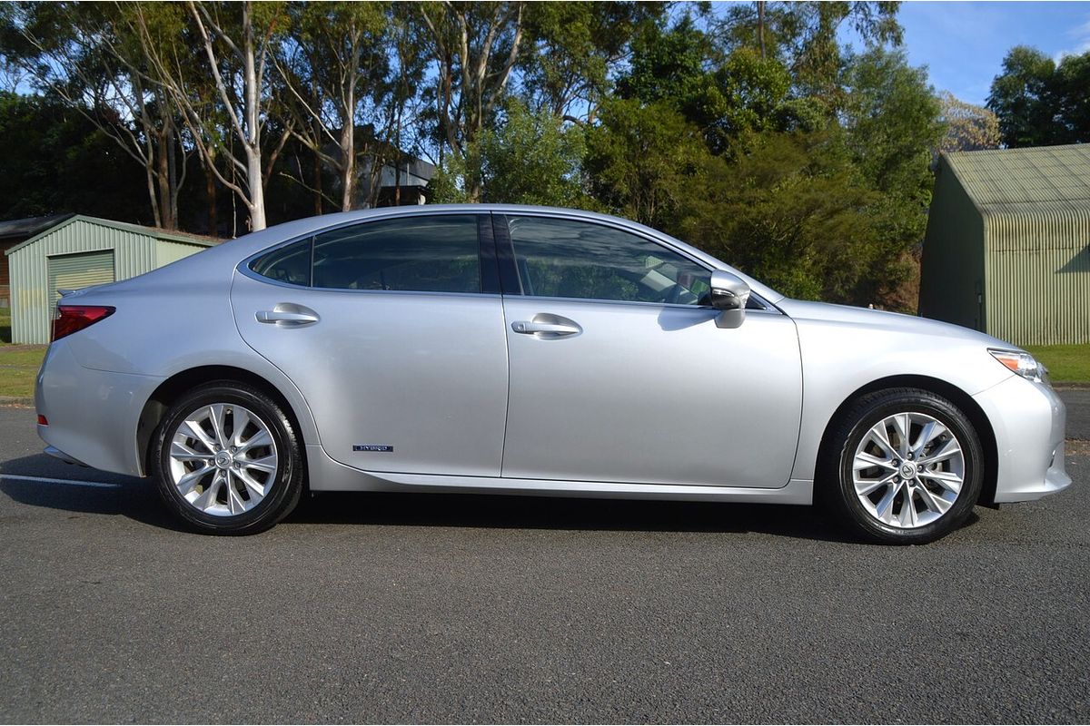 2013 Lexus ES ES300h Luxury AVV60R