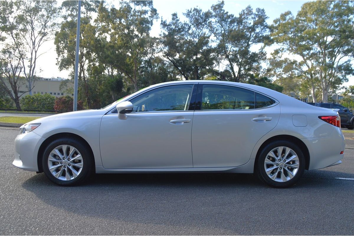 2013 Lexus ES ES300h Luxury AVV60R
