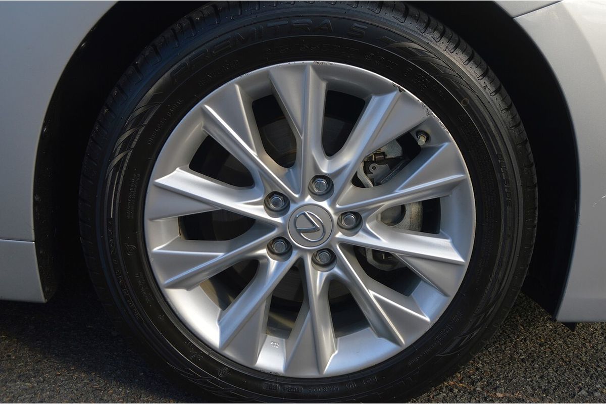 2013 Lexus ES ES300h Luxury AVV60R