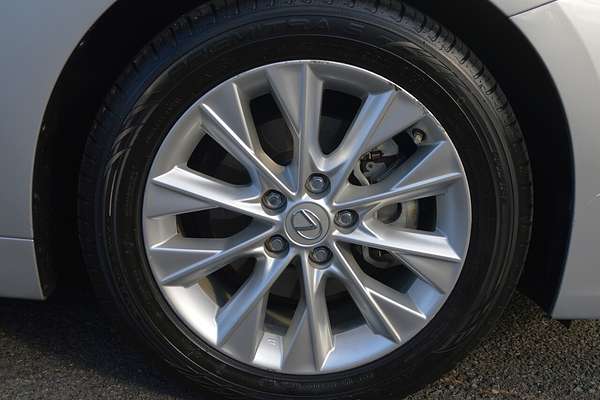 2013 Lexus ES ES300h Luxury AVV60R