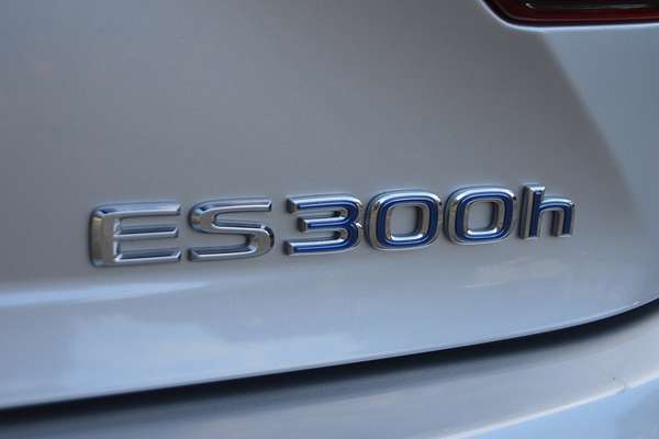 2013 Lexus ES ES300h Luxury AVV60R