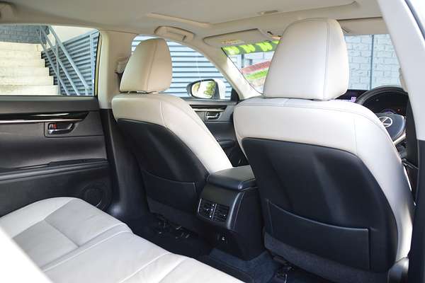 2013 Lexus ES ES300h Luxury AVV60R