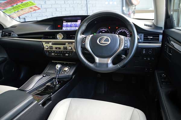 2013 Lexus ES ES300h Luxury AVV60R