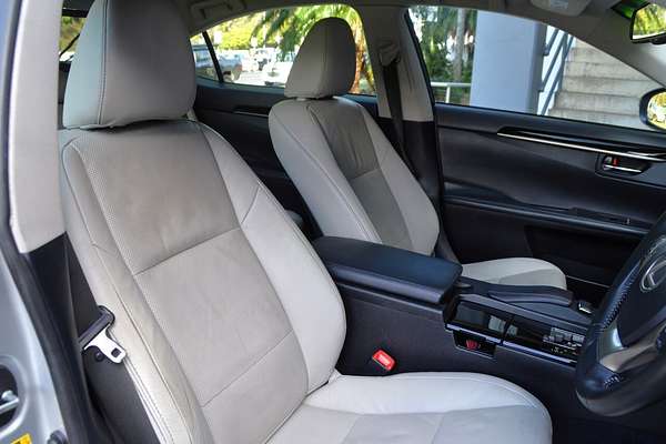 2013 Lexus ES ES300h Luxury AVV60R