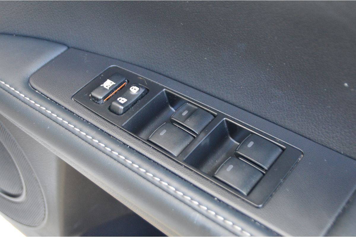 2013 Lexus ES ES300h Luxury AVV60R