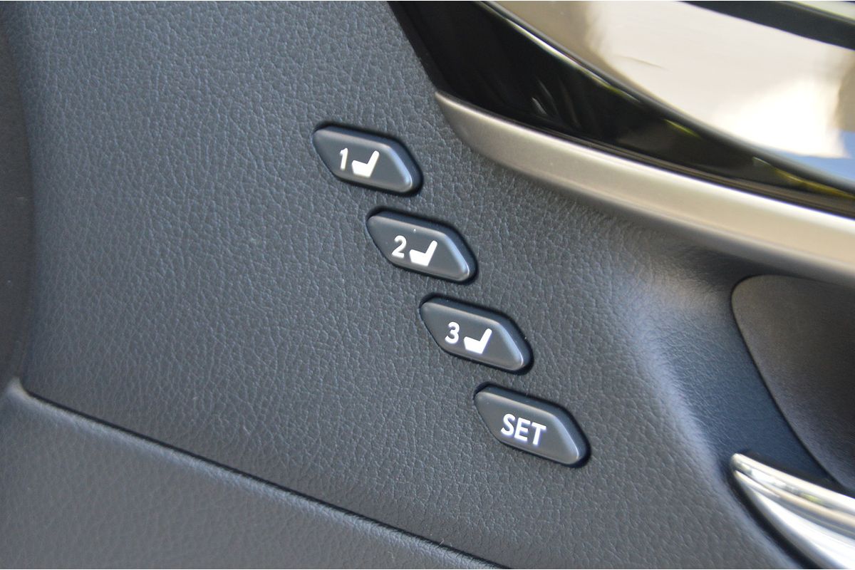 2013 Lexus ES ES300h Luxury AVV60R
