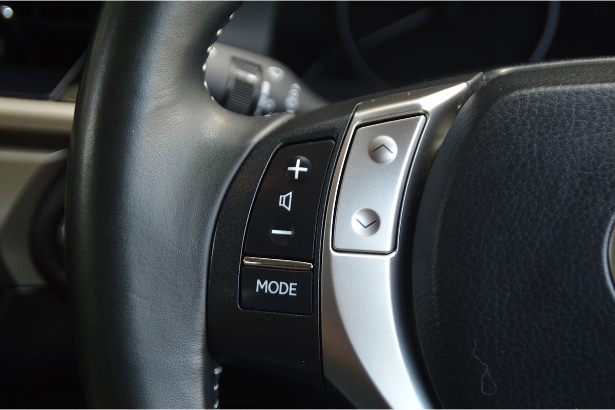 2013 Lexus ES ES300h Luxury AVV60R